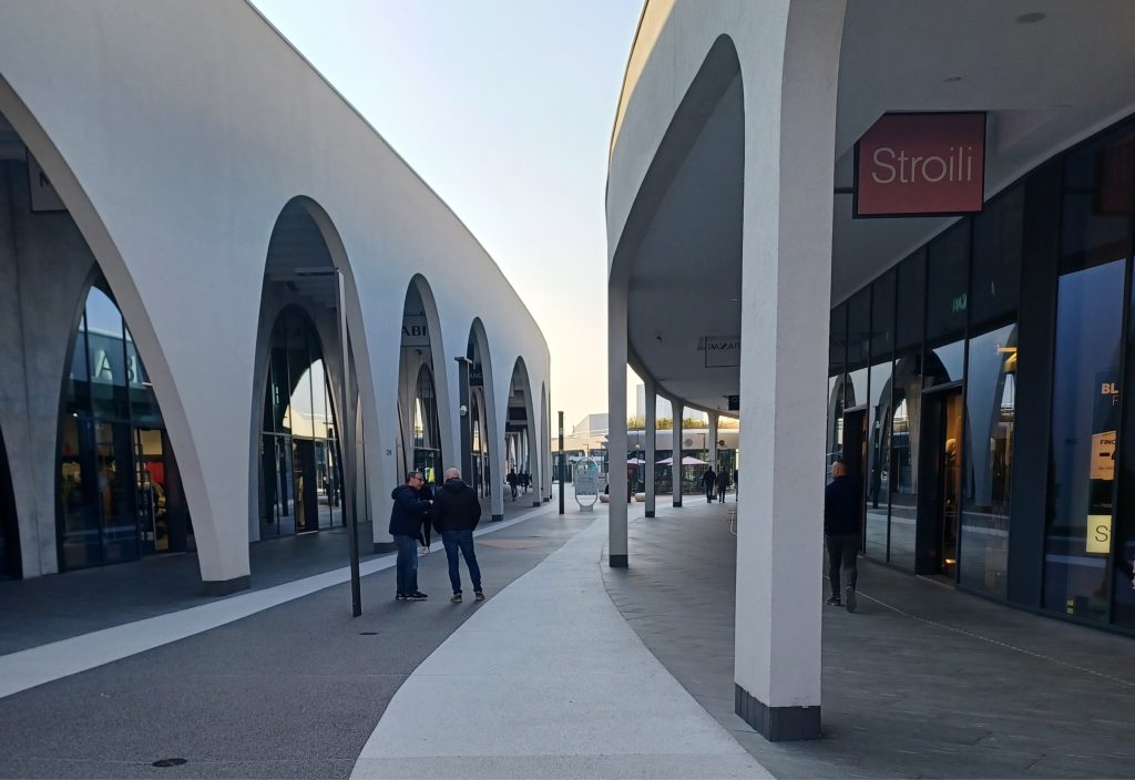 moretti modular contractor - prefabbricati per centri commerciali - to dream urban district